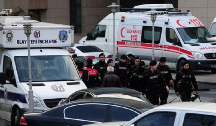Κωνσταντινούπολη: Πυροβολισμοί και νεκρός έξω από το αρχηγείο της αστυνομίας