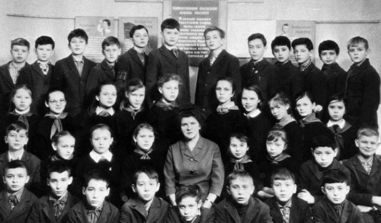 Σπάνιο φωτογραφικό υλικό από την παιδική ηλικία του Πούτιν