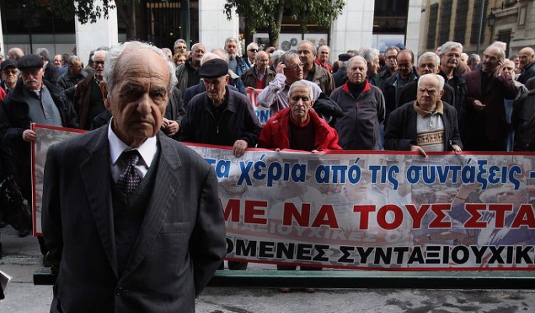 Μήνυση συνταξιούχων κατά Αχτσιόγλου: Δεν δίνετε συντάξεις για να εμφανίσετε πλεόνασμα