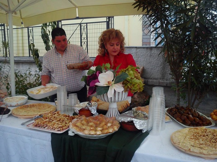 Η Ελένη Τομπουλίδου μαγείρεψε στα εγκαίνια της Ευξείνου Λέσχης Χαρίεσσας (φωτο)