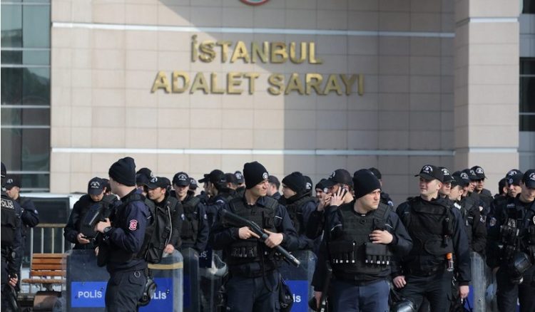 Δραματικό φινάλε στο θρίλερ ομηρίας στην Κωνσταντινούπολη