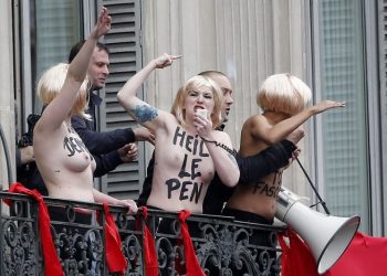 Γυμνόστηθες Femen χάλασαν την ομιλία της Λεπέν