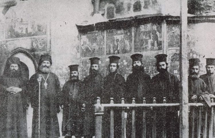 Ο ηγούμενος και μοναχοί της Παναγίας Σουμελά, το 1923 (πηγή: ozhanozturk.com)