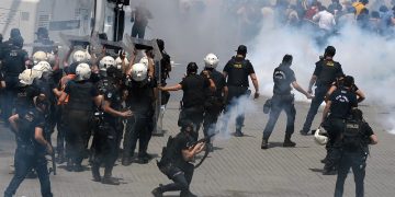 Τουρκία: Τραυματισμοί αστυνομικών σε συγκρούσεις με διαδηλωτές