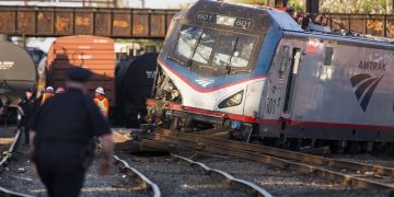 Σκηνές αποκάλυψης από τον εκτροχιασμό τρένου στη Φιλαδέλφεια των ΗΠΑ (βίντεο-φωτο)
