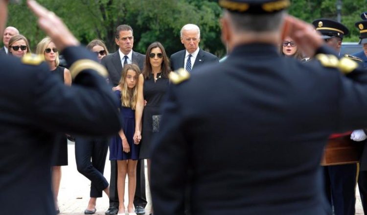 Τα δάκρυα του Αμερικανού αντιπροέδρου στην κηδεία του γιου του (βίντεο, φωτο)