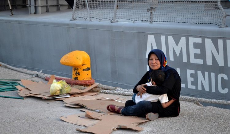 Μυτιλήνη: Ιστορίες και φωτογραφίες προσφυγιάς στο λιμάνι του νησιού