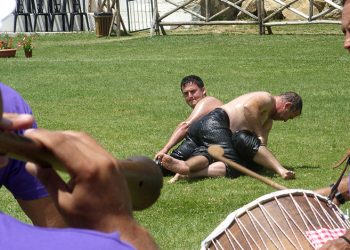 Παραδοσιακοί αγώνες πάλης στο πανηγύρι του Σοχού