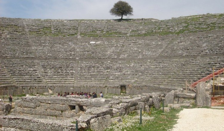 Το αρχαίο θέατρο Δωδώνης υποδέχτηκε τον Προμηθέα Δεσμώτη (βίντεο)