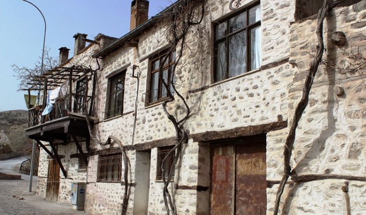 Ακίνητα Ρωμιών και Αρμενίων στην Πόλη στο στόχαστρο συμμορίας