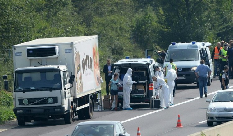 Δεκάδες μετανάστες βρέθηκαν νεκροί σε φορτηγό στην Αυστρία
