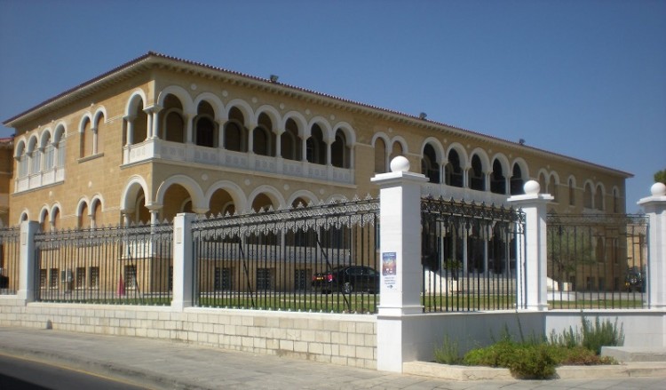 Η Εκκλησία της Κύπρου πουλά τα «ασημικά» της και επενδύει