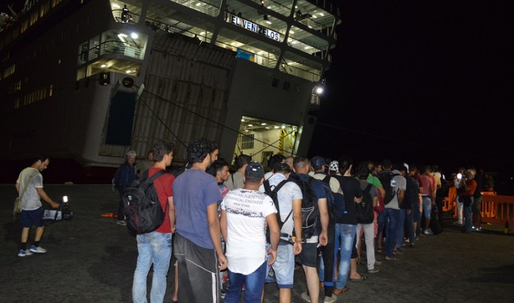 Το πλοίο «Ελ. Βενιζέλος» πηγαίνει 1.700 πρόσφυγες στη Θεσσαλονίκη