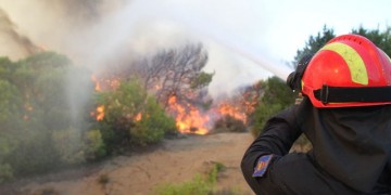 Φωτιές και κακοκαιρία στη νότια Ηλεία
