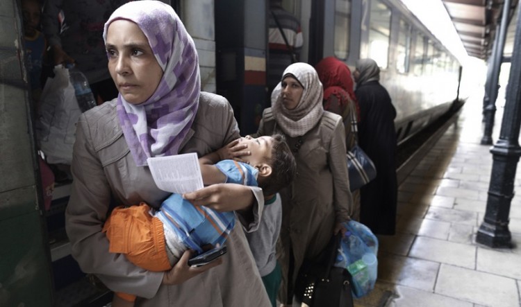 2.500 νέοι πρόσφυγες καταφθάνουν εντός ωρών στο λιμάνι του Πειραιά