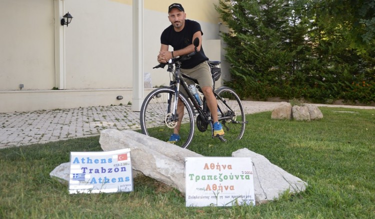 Βασίλης Καρυοφυλλίδης: Ο Έλληνας που πήγε στην Τραπεζούντα με ποδήλατο (βίντεο)