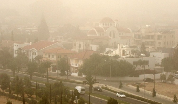 Για δεύτερη ημέρα η σκόνη από την Συρία «πνίγει» την Κύπρο (βίντεο-φωτο)
