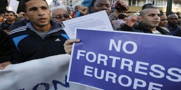«Ναι» της ΕΕ στην μετεγκατάσταση 120.000 προσφύγων, άγνωστη η ποσόστωση