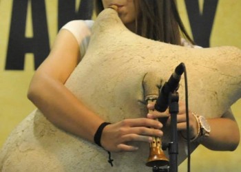 Η 17χρονη Ειρήνη Σαχταρίδου που παίζει τουλούμ'! (φωτο, βίντεο) - Media Gallery