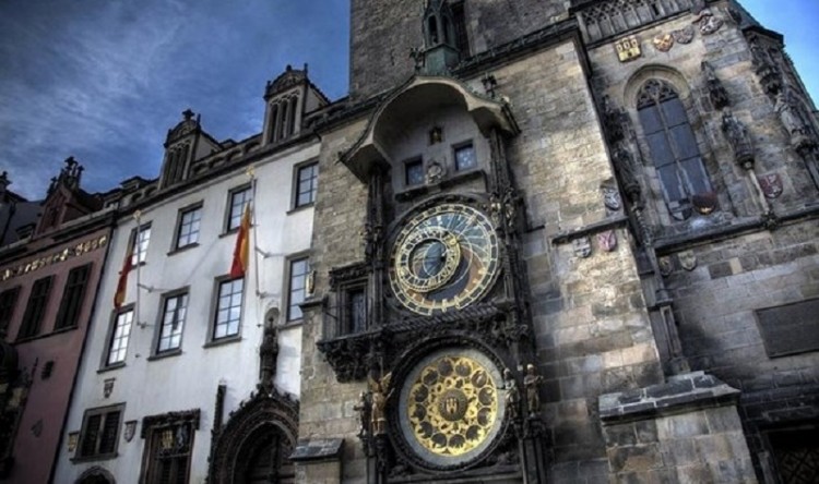 Αστρονομικό Ρολόι της Πράγας: Τι δείχνει το σημερινό doodle της Google