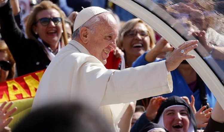 Βατικανό: Αβάσιμες οι φήμες ότι ο Πάπας έχει όγκο στο κεφάλι