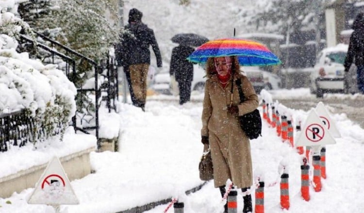Έπεσε το πρώτο χιόνι στη Θεοδοσιούπολη (βίντεο)