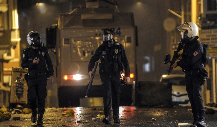 Τουρκία: Τέσσερις αστυνομικοί τραυματίστηκαν από επίθεση καμικάζι
