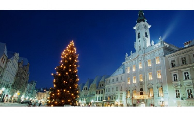 Αυστρία: Τα παραδοσιακά έθιμα των Χριστουγέννων δεν έχασαν τη λάμψη τους