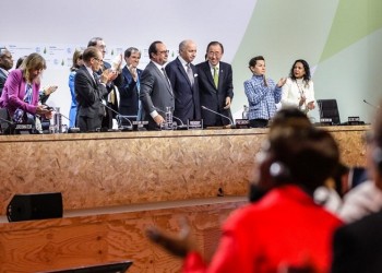 Παρίσι: 195 χώρες ενέκριναν τη συμφωνία για την κλιματική αλλαγή
