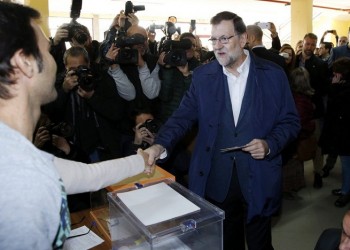 Ισπανία: Νίκη Ραχόι αλλά χωρίς αυτοδυναμία δείχνουν τα exit polls