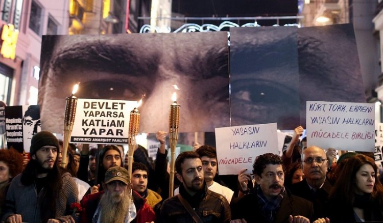 Η δίκη της υπόθεσης Χραντ Ντινκ, που δολοφονήθηκε σαν σήμερα στην Κωνσταντινούπολη το 2007, αρχίζει τώρα!