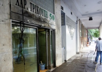 Επιθέσεις με μολότοφ στα γραφεία του ΠΑΣΟΚ και το σπίτι του Φλαμπουράρη