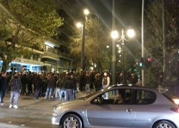 Συλλαλητήριο οπαδών του Παναθηναϊκού στα γραφεία του ΣΥΡΙΖΑ