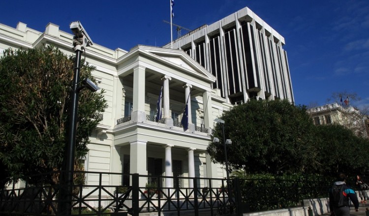 Το ΥΠΕΞ καταδικάζει τα γεγονότα μπροστά στο τουρκικό προξενείο στη Θεσσαλονίκη