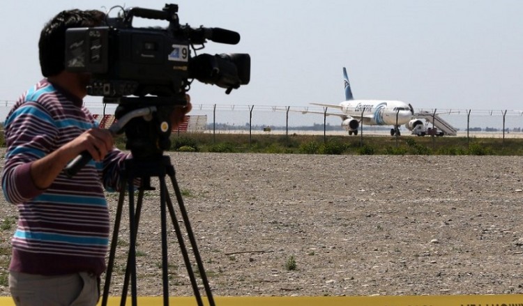 Θρίλερ στη Λάρνακα και σύγχυση με την αεροπειρατεία στο αεροπλάνο της Egyptair