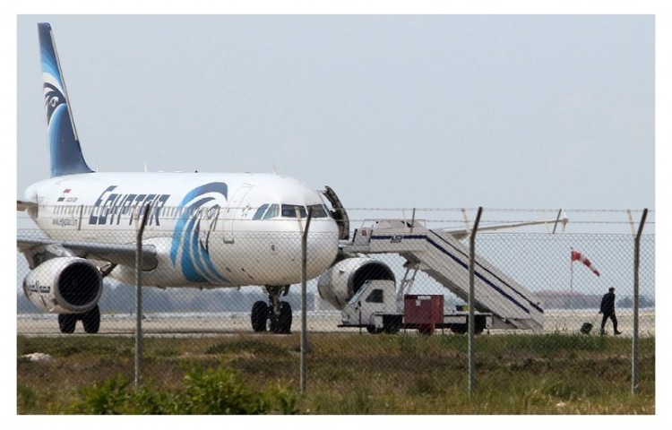 Ερωτικό το κίνητρο του αεροπειρατή της Egyptair στην Κύπρο (βίντεο)