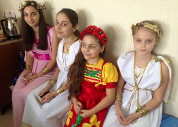 Με ποντιακή λύρα γιόρτασαν την Ημέρα της Γυναίκας οι Έλληνες του Κριμσκ (φωτο, βίντεο)
