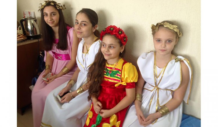 Με ποντιακή λύρα γιόρτασαν την Ημέρα της Γυναίκας οι Έλληνες του Κριμσκ (φωτο, βίντεο)