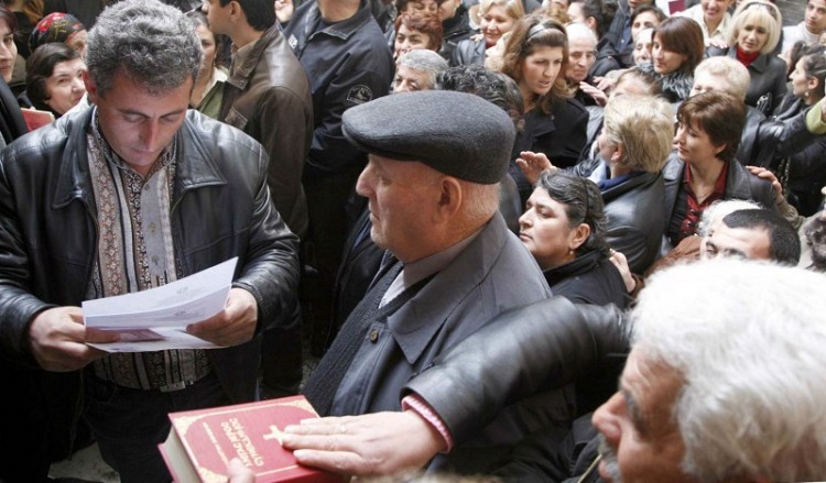 Γραφειοκρατικό αλαλούμ οδηγεί εκατοντάδες Πόντιους από την πρώην ΕΣΣΔ στην απέλαση