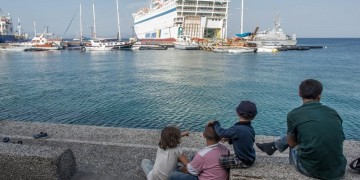 Στη Θεσσαλονίκη φθάνουν περίπου 400 πρόσφυγες