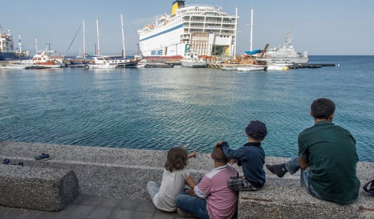 Στη Θεσσαλονίκη φθάνουν περίπου 400 πρόσφυγες