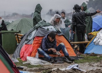 Μουζάλας: Μετρητά αντί για συσσίτια στους πρόσφυγες