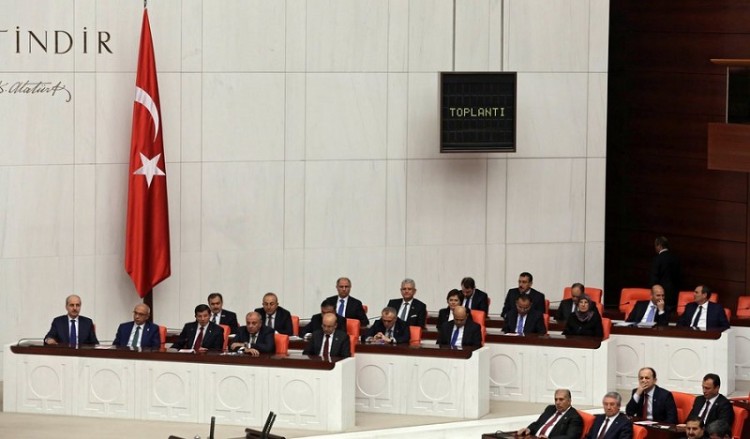 Βουλευτής του Ερντογάν προειδοποιεί για εμφύλιο, αν βγει «όχι» στο δημοψήφισμα