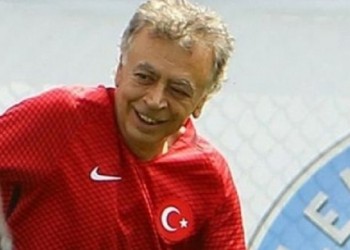 Κόκκινο... πανί στην Κύπρο ο πρόεδρος της Ομοσπονδίας Ποδοσφαίρου