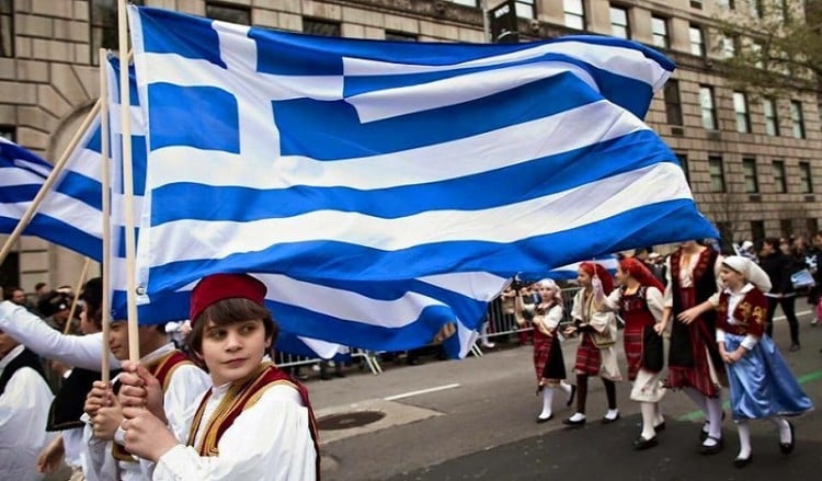 Η 5η Λεωφόρος έγινε ελληνική: Παλμός και μηνύματα στην παρέλαση για την 25η Μαρτίου (φωτο-βίντεο)