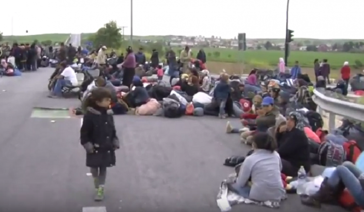 Υπό κατάληψη από πρόσφυγες η Εθνική οδός Λάρισας-Τρικάλων (βίντεο)