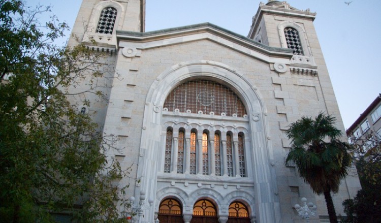 Κωνσταντινούπολη: Συρματόπλεγμα και ανιχνευτής μετάλλων στο ναό της Αγίας Τριάδας