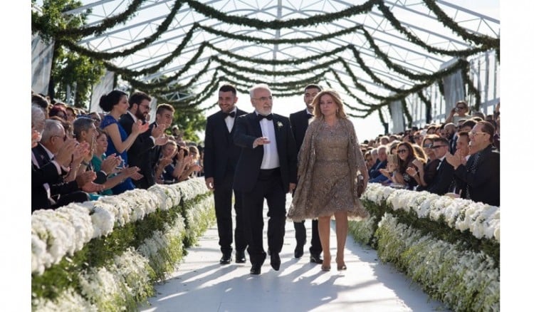 Πλήθος υψηλών προσκεκλημένων στο γάμο του υιού Ιβάν Σαββίδη