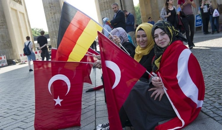 Τούρκοι ζητούν άσυλο στη Γερμανία γιατί δεν αντέχουν να ζουν στην πατρίδα τους