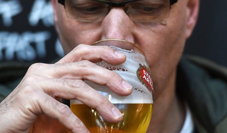 Μύθος ότι η μικρή κατανάλωση αλκοόλ προστατεύει από το εγκεφαλικό